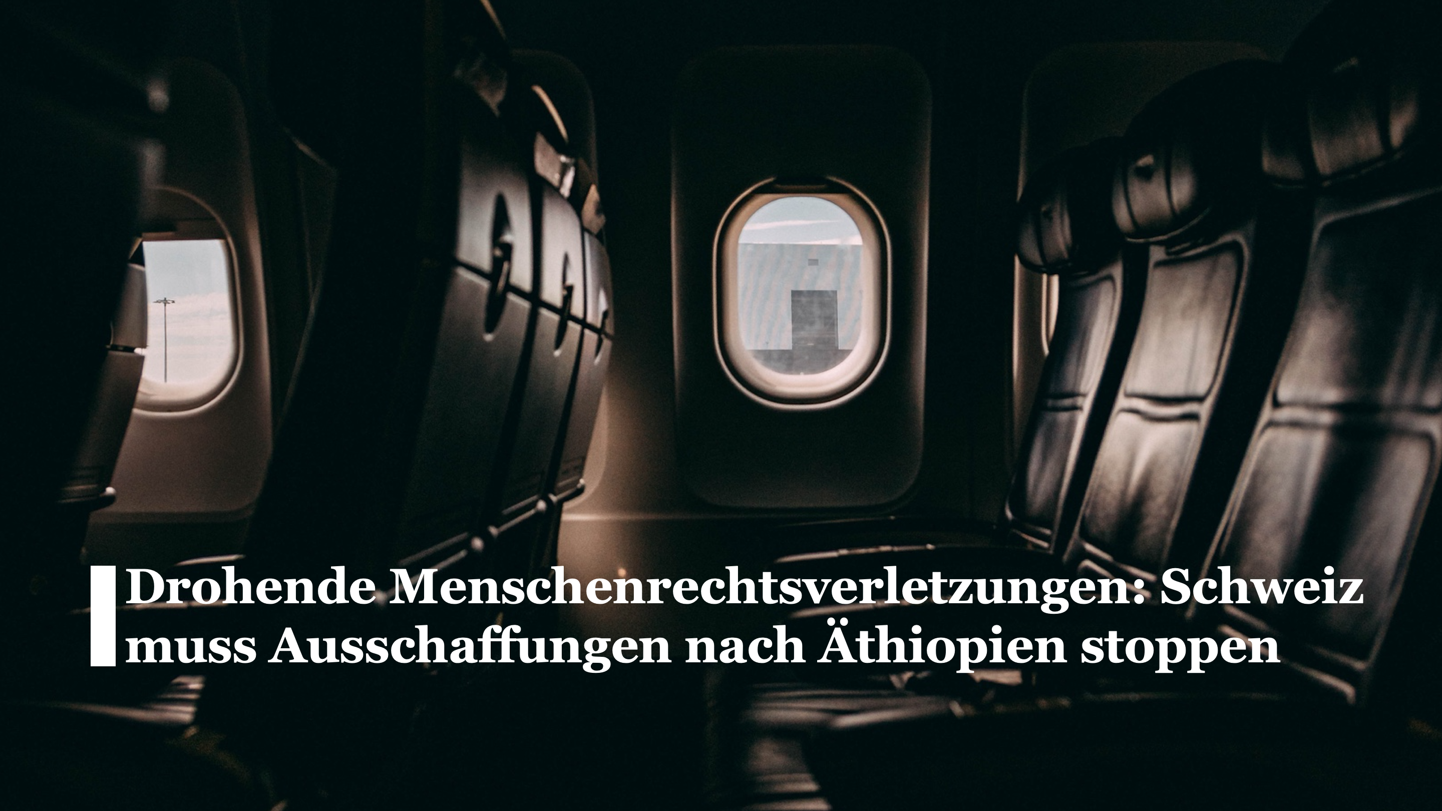 Während in den letzten zwei Jahren pandemiebedingt massiv weniger Flugzeuge Schweizer Boden verliessen, wurden Ausschaffungsflüge weiterhin durchgeführt – unter anderem im Januar 2021 nach Äthiopien. Ein vom Bürgerkrieg durchdrungenes Land, wo massive Menschenrechtsverletzungen stattfinden – auch ausserhalb des Konfliktherdes Tigray. Einige der geplanten Rückführungen aus der Schweiz wurden nun vorübergehend unterbunden: UNO-Ausschüsse haben aufgrund drohender Menschenrechtsverletzungen mit interim measures interveniert.