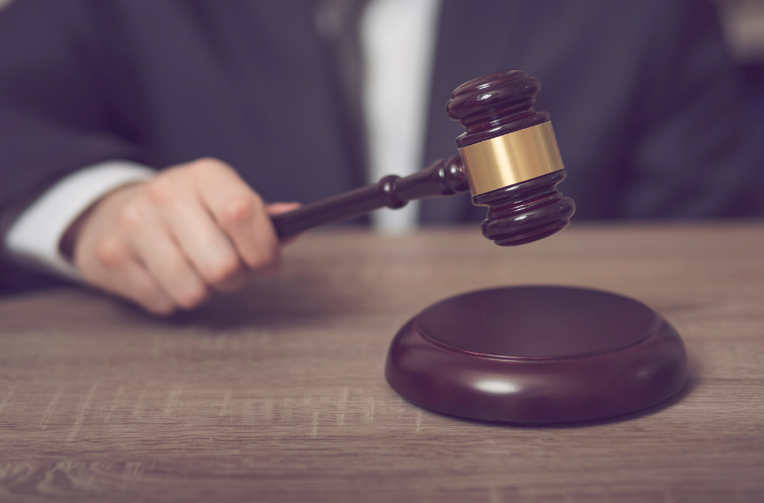 Das Bundesverwaltungsgericht hat in der Vergangenheit verschiedentlich Rechtsvertreter*innen von Asylsuchenden sanktioniert oder Sanktionen angedroht. Besonders betroffen davon war Rechtsanwalt Gabriel Püntener, aber auch andere Akteur*innen spüren eine zunehmende Praxisverschärfung.