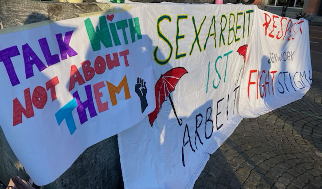 Ces derniers mois, le modèle «nordique», visant notamment à pénaliser la clientèle des travailleur·euse·x·s du sexe (TdS), a refait surface dans les débats politiques en Suisse. L’expérience de terrain et différentes études démontrent pourtant que l’interdiction d’achat de services sexuels détériore la situation des TdS et affaiblit leurs droits.